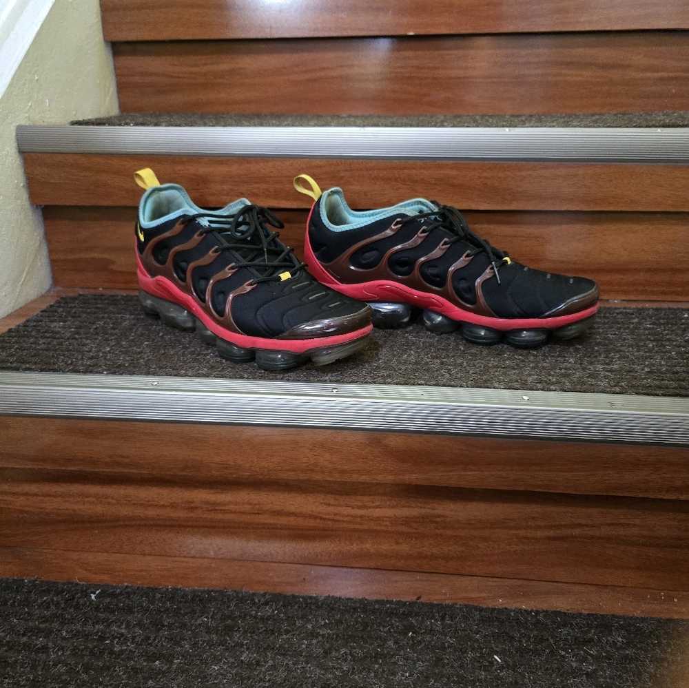 Stylish Black and Red Men's Sneakers